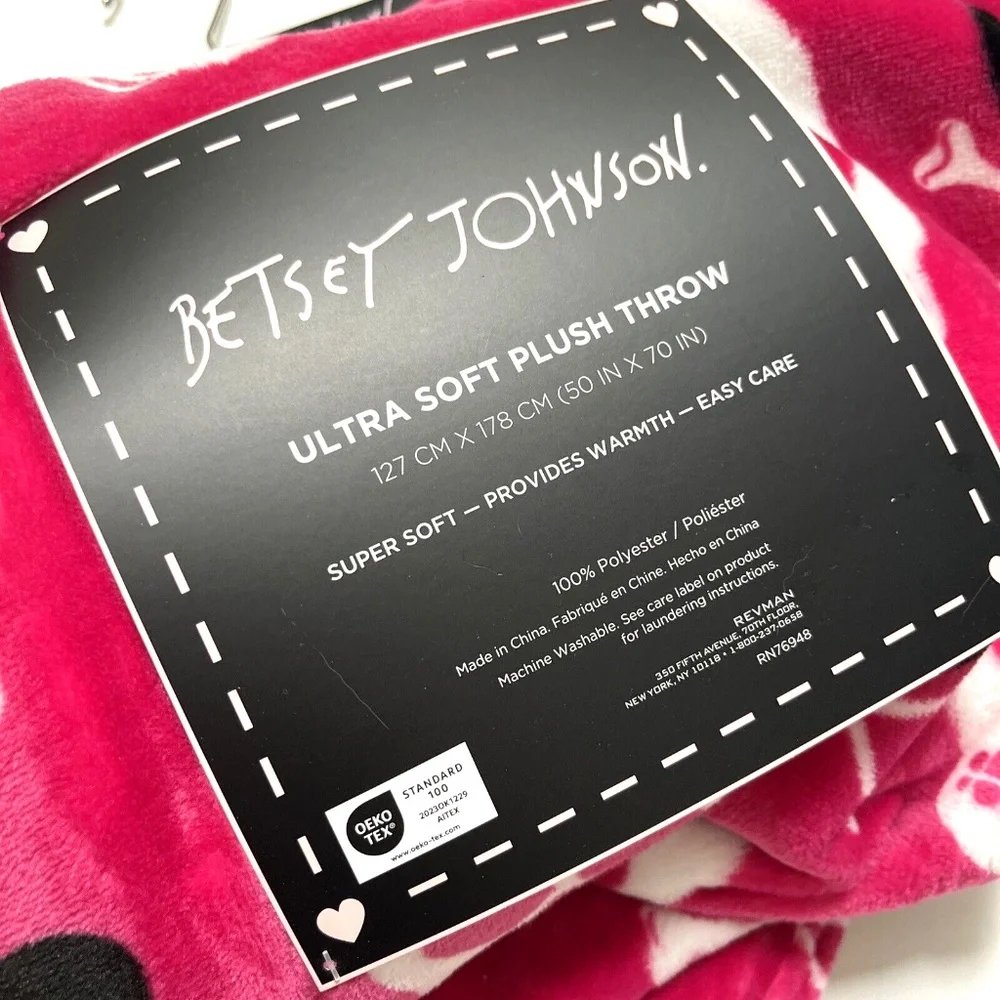 Betsey Johnson Plush Throw Blanket Pink Skull Hearts 50x70 Ultra Soft NWT